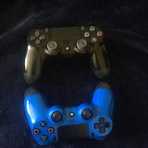 2 ps4 controllers